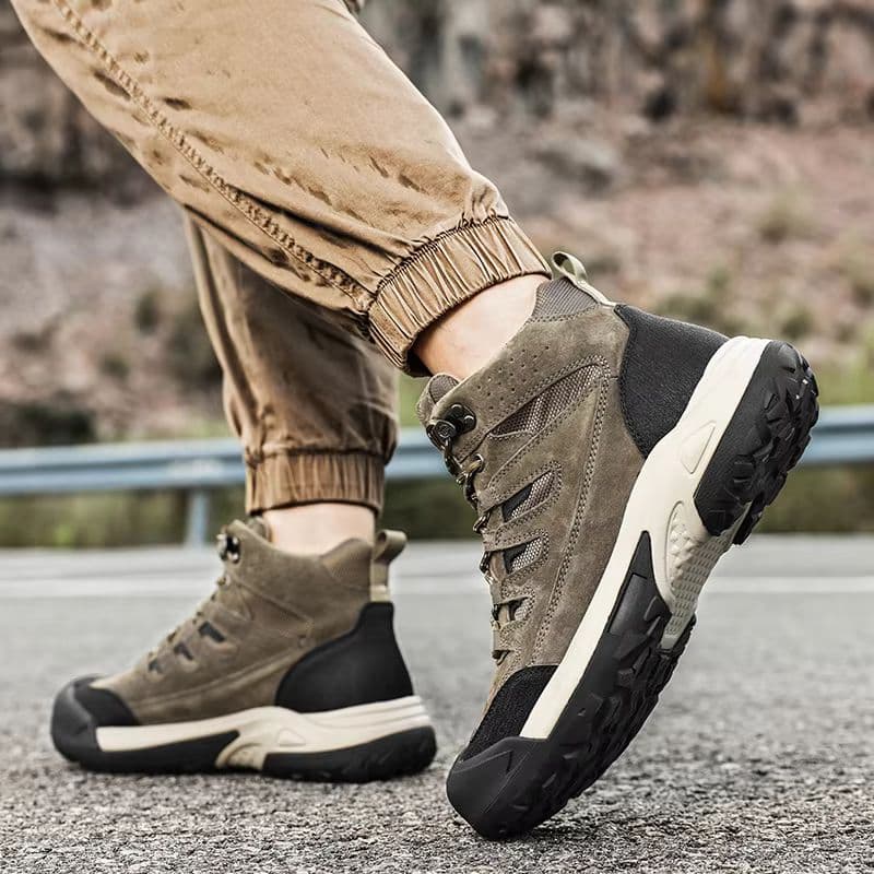 Lightweight Waterproof Men's Hiking Boots for All-Season Outdoor Activities
