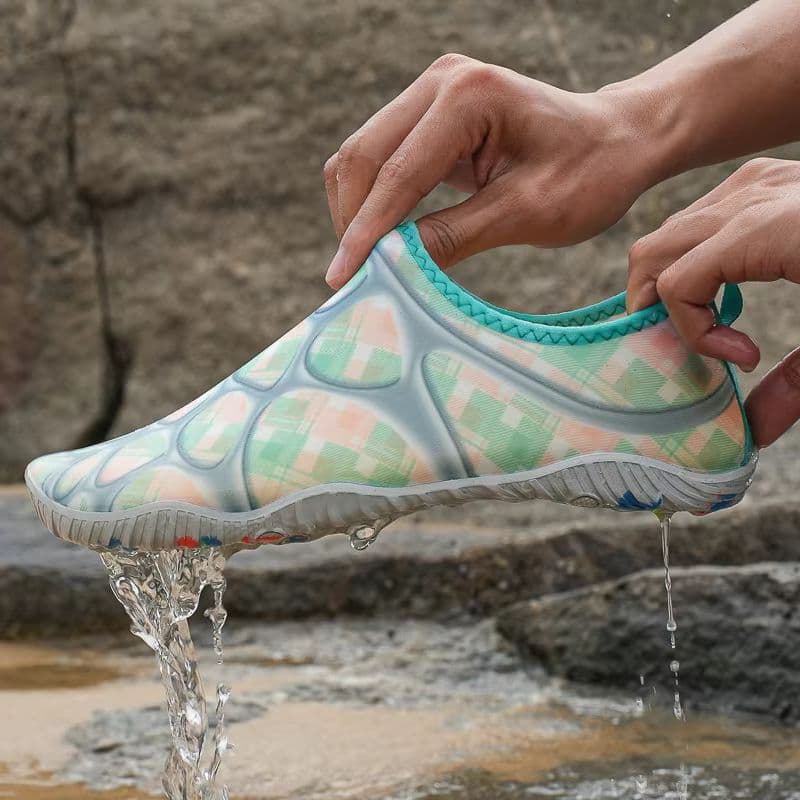 Venta al por mayor de zapatos de natación de secado rápido para actividades al aire libre y fitness